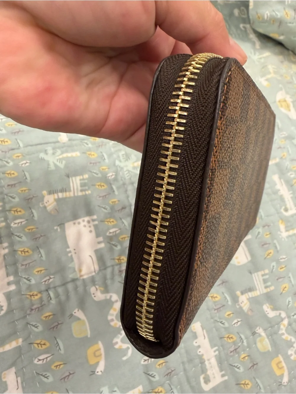 Louis Vuitton Zippy Wallet (PRICE FIRM)